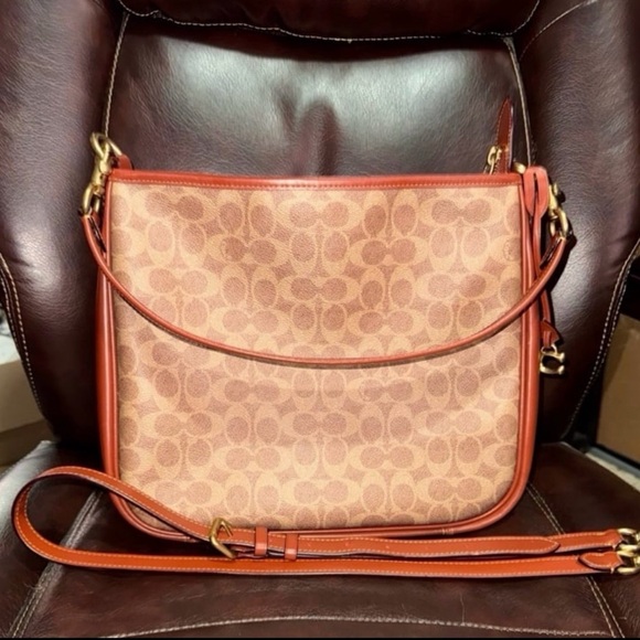Coach Cary Shoulder Bag in Signature Canvas - Picture 3 of 4